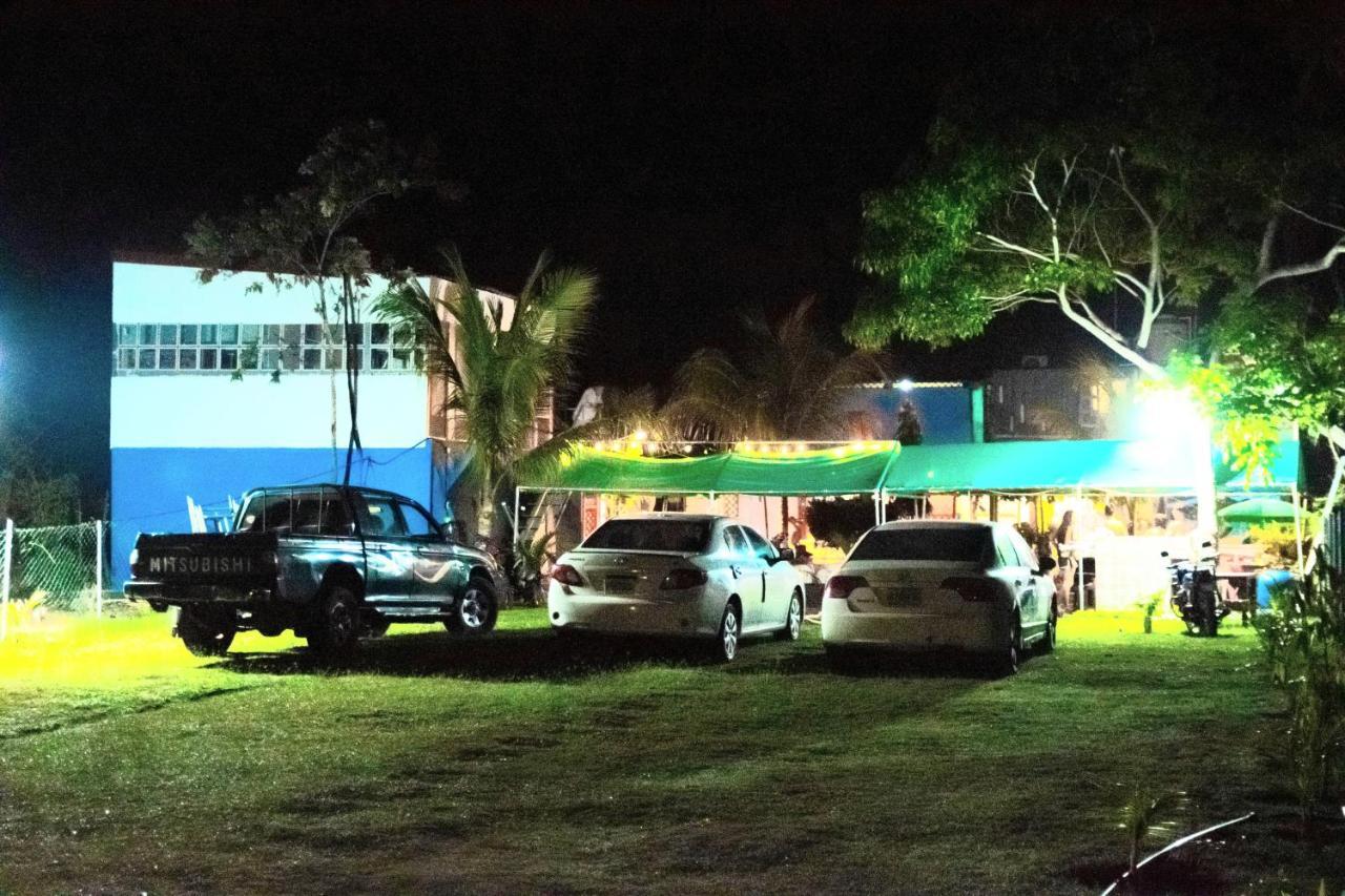 Lo De Reyes Monterrico Y Sipacate Hotel Las Quechas Exterior photo
