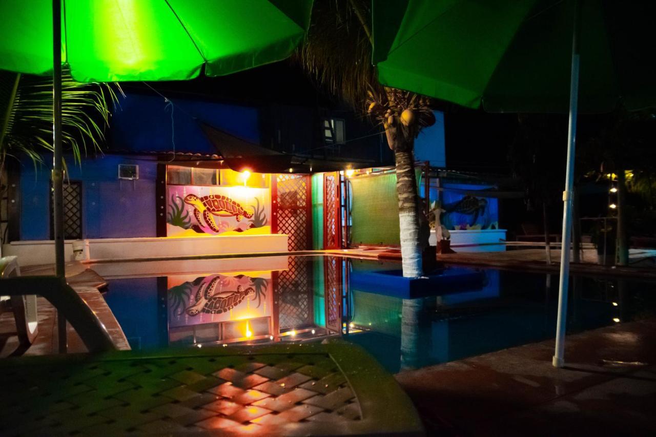Lo De Reyes Monterrico Y Sipacate Hotel Las Quechas Exterior photo