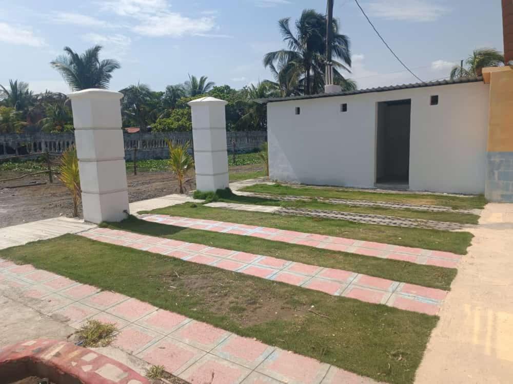 Lo De Reyes Monterrico Y Sipacate Hotel Las Quechas Exterior photo