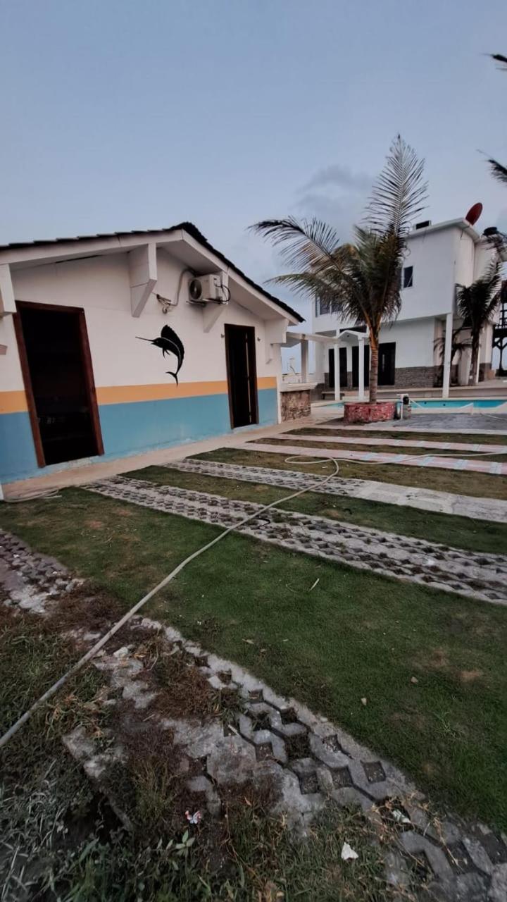 Lo De Reyes Monterrico Y Sipacate Hotel Las Quechas Exterior photo